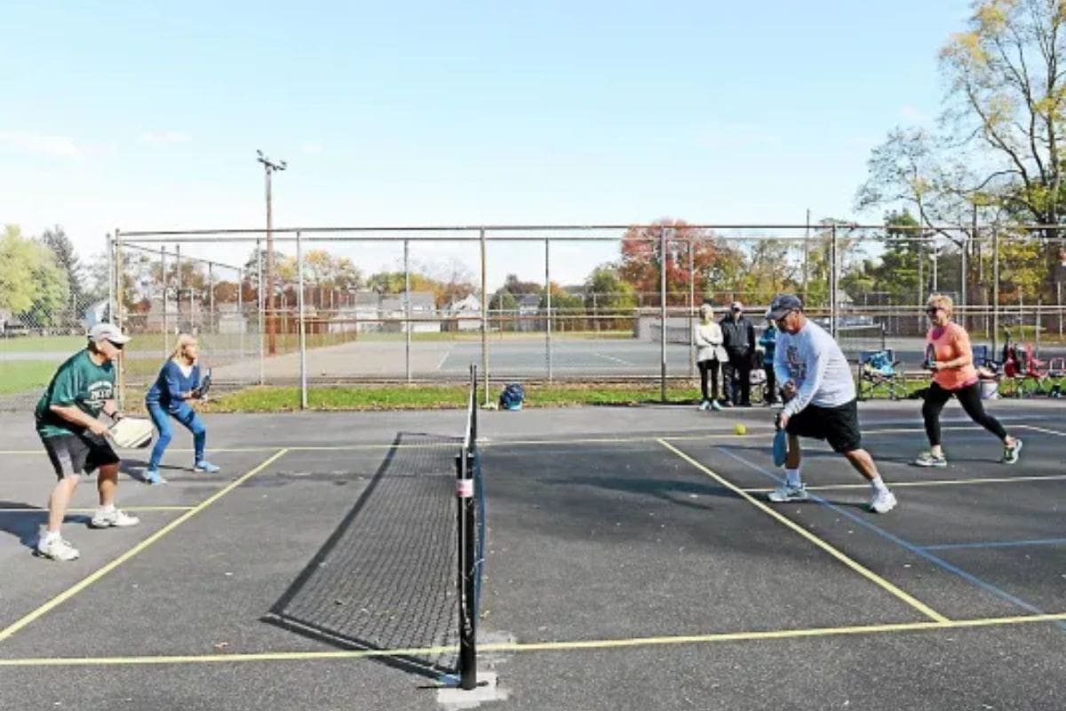 Town Delays Pickleball Court Upgrades 1